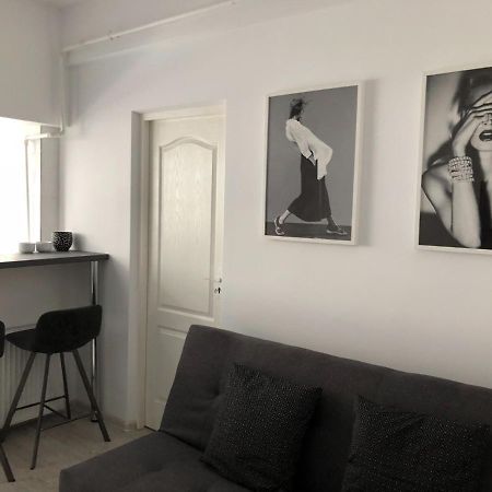 Staycity Modern Apartment Bukarest Exteriör bild